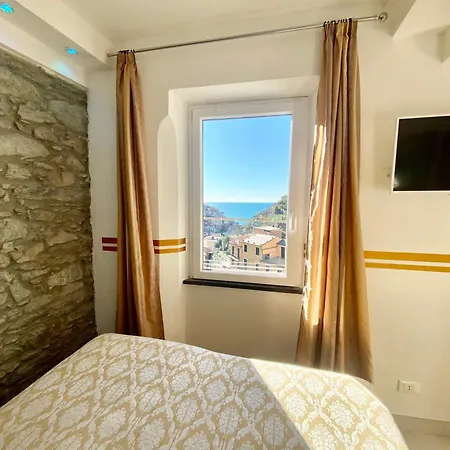 Giovanni 4* Manarola
