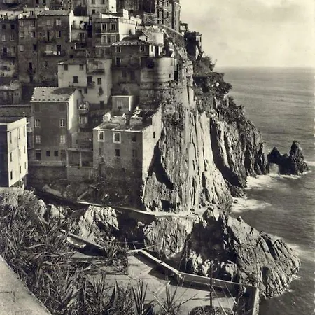 Giovanni 3* Manarola
