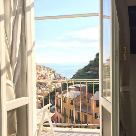 Ines 2* Manarola